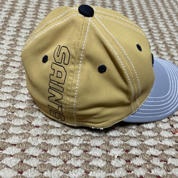 Small fitted NFL Saints Hat - Picture 2 of 5